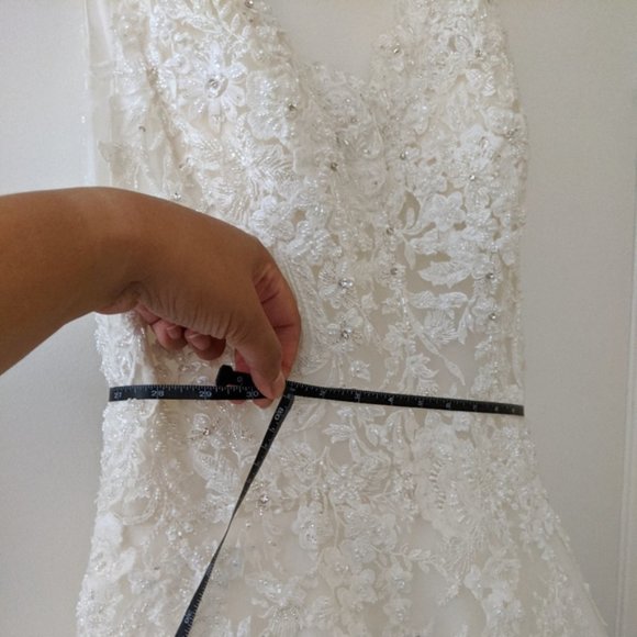 👰🏽Demetrios Princess Ballgown w/ Cathedral Train - Picture 14 of 16